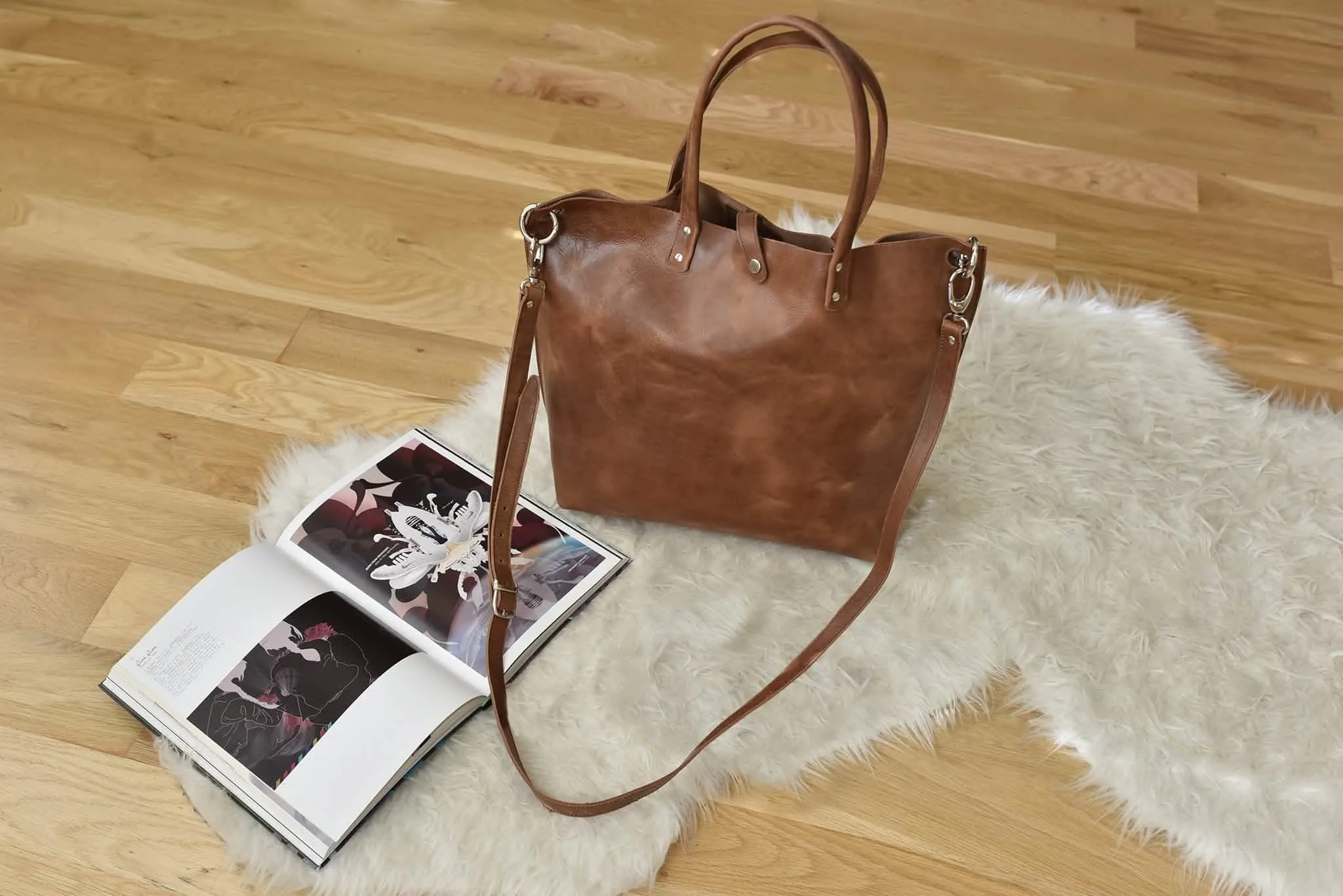 Chic Paseo Leather Tote