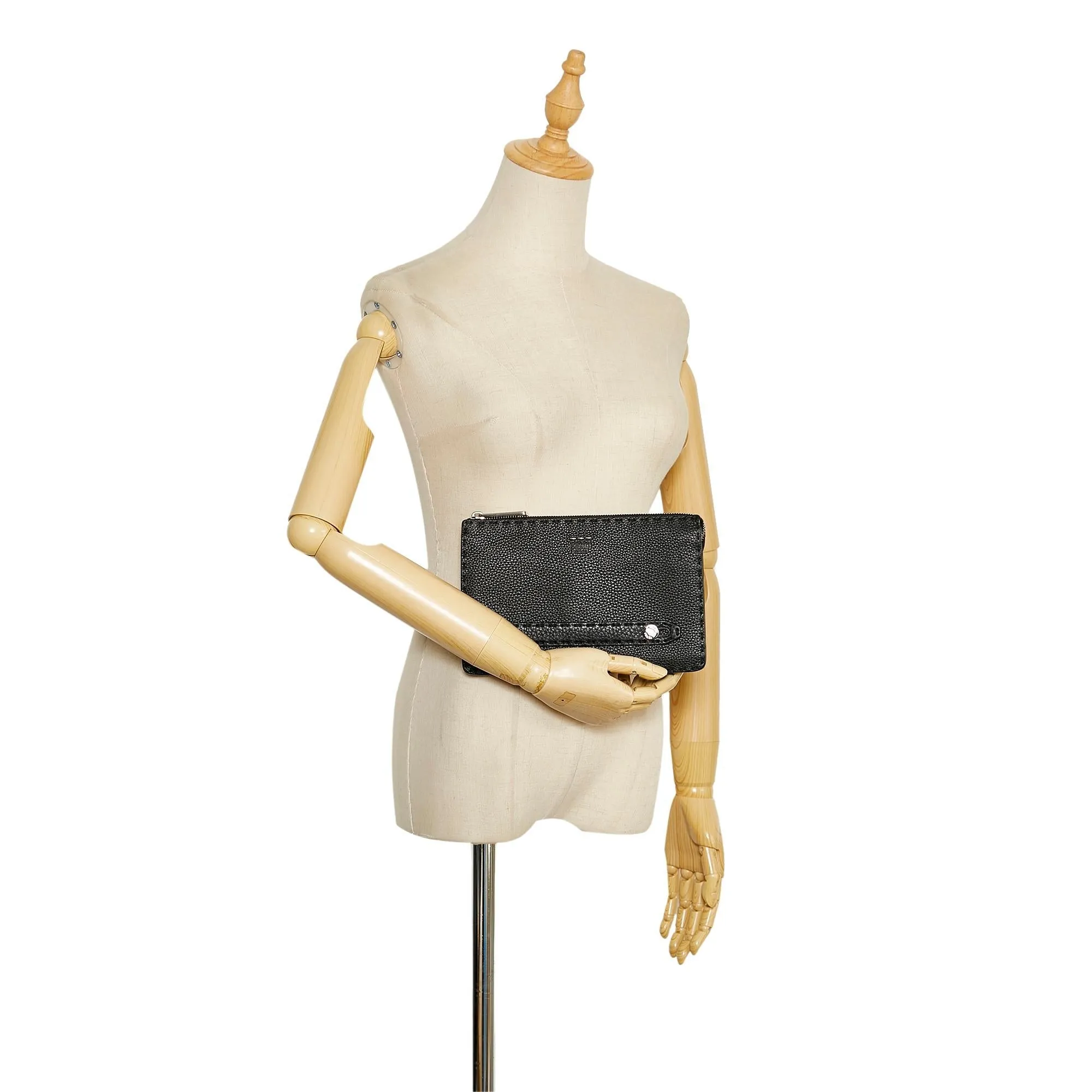 Fendi Selleria Clutch (SHG-37737)