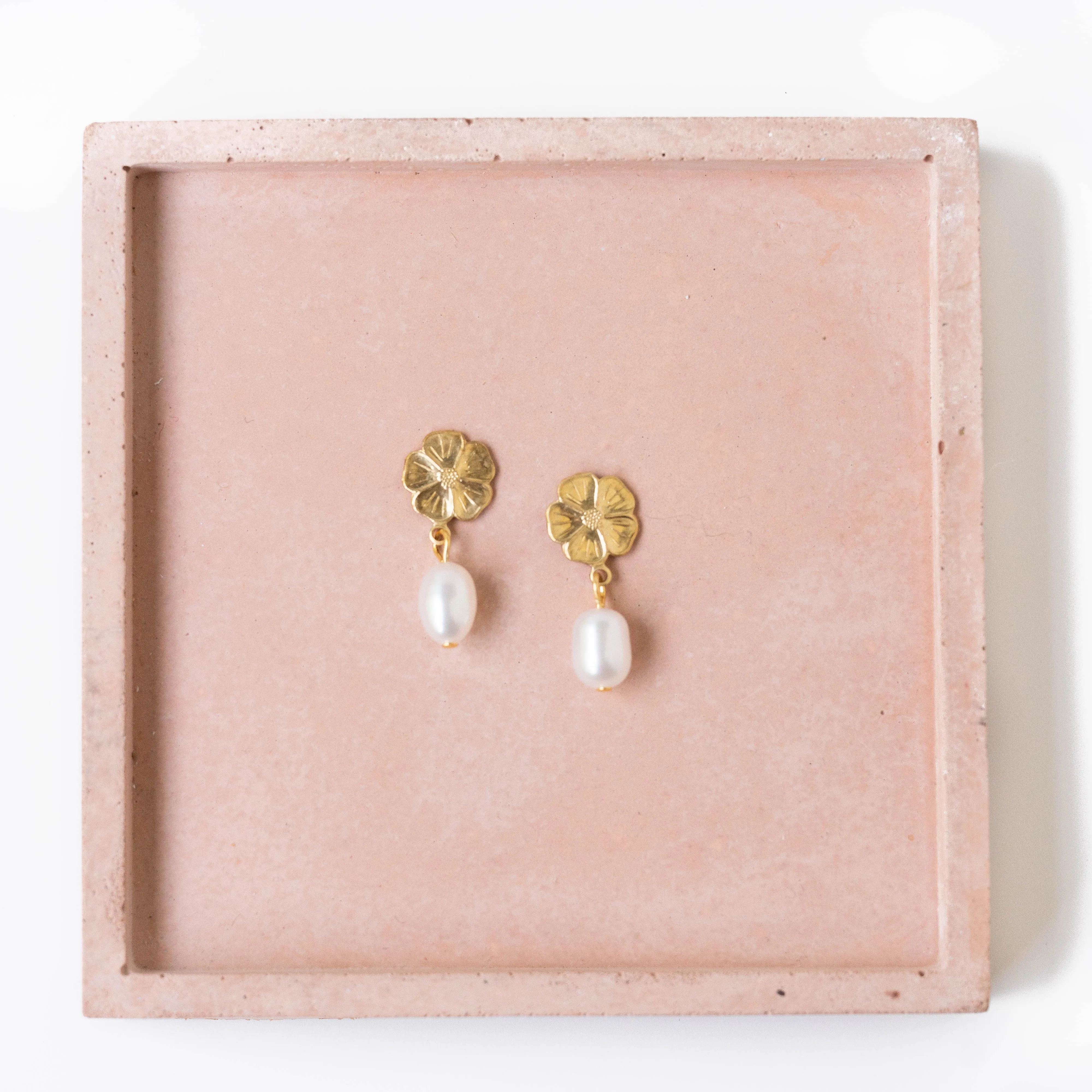 Flower and pearl studs - WS