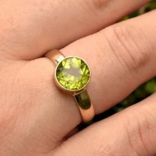 Natural Round Cut Bezel Set Peridot Simple Solitaire Rings - 14k Gold Vermeil Rings